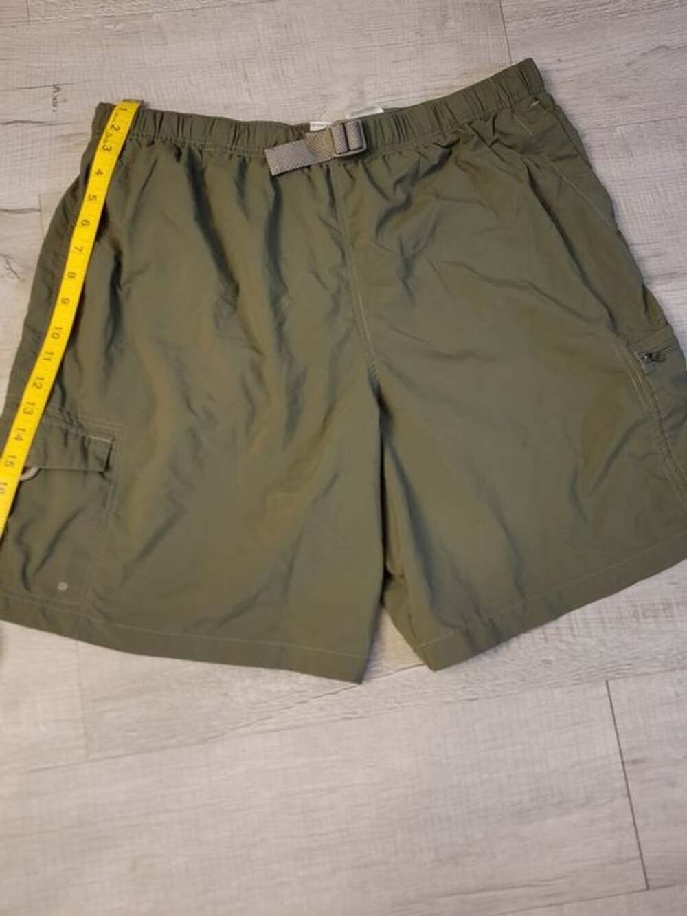 Columbia Men’s Olive Green Athletic Cargo Shorts size XL
